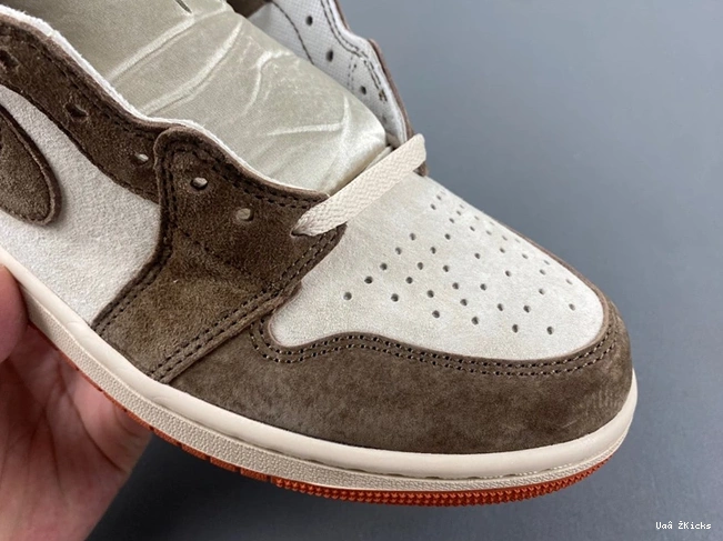 Clay 52 Jordan  Lightweight Dusted Retro High 1 (Women's) OG FQ2941-200 SP 0707